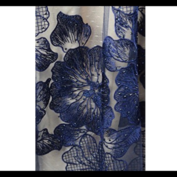 🆕Long Sleeve Embroidery Lace Evening Gown - Picture 3 of 5